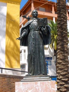 알칸타라의 성 베드로_photo by Zarateman_at the Church Square of San Pedro de Alcantara in Marbella_Spain.jpg